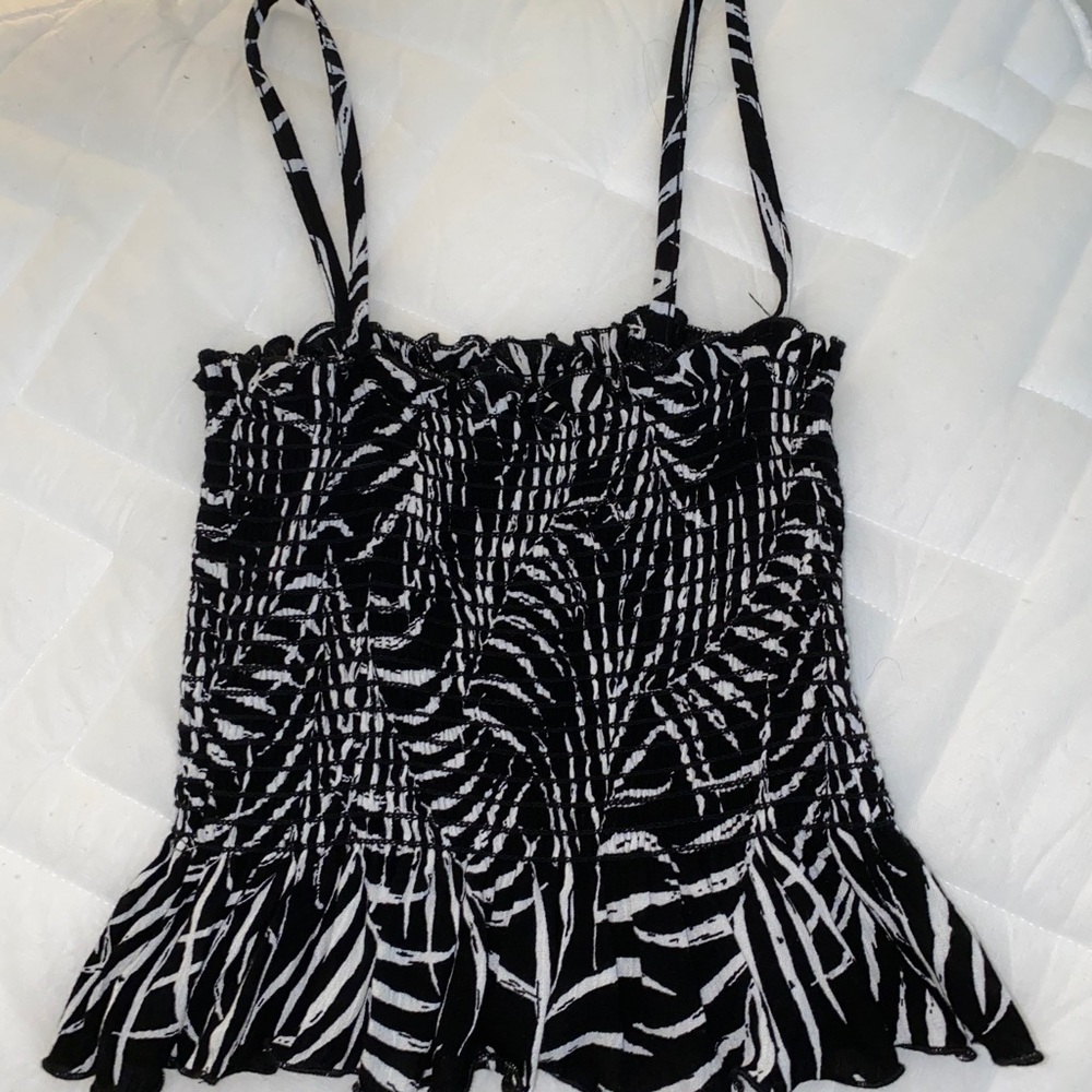 tank top black and white